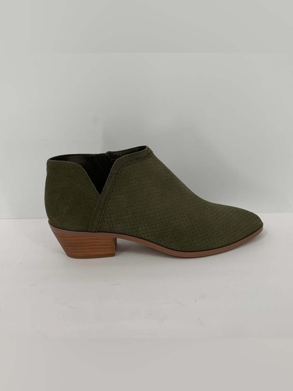 Violet & Red Kiara ankle booties boots olive green suede heel perforated new 10